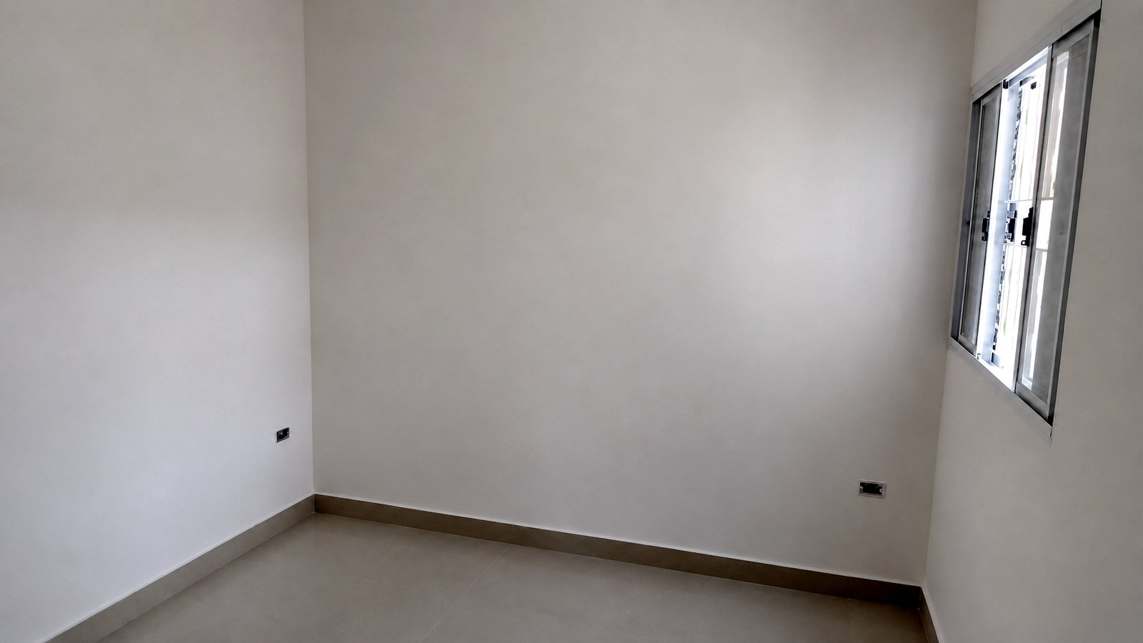 Um dos dois quartos da casa
